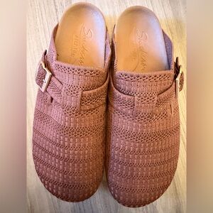 Sketchers Women's Woven Mules - Rusty Brown